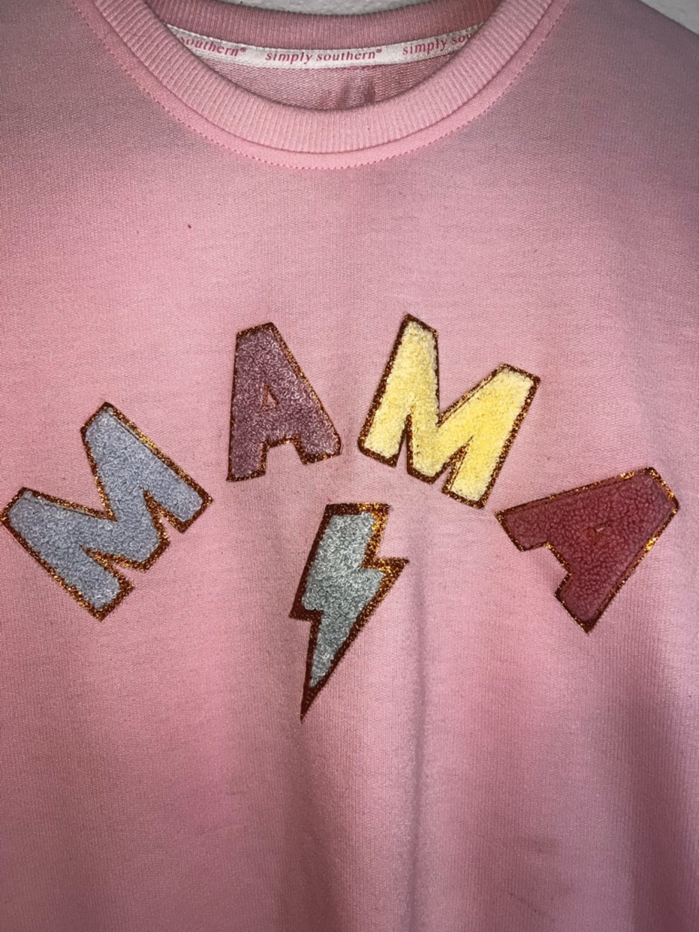 Simply Southern Pink 'MAMA' Glitter Applique Sweatshirt